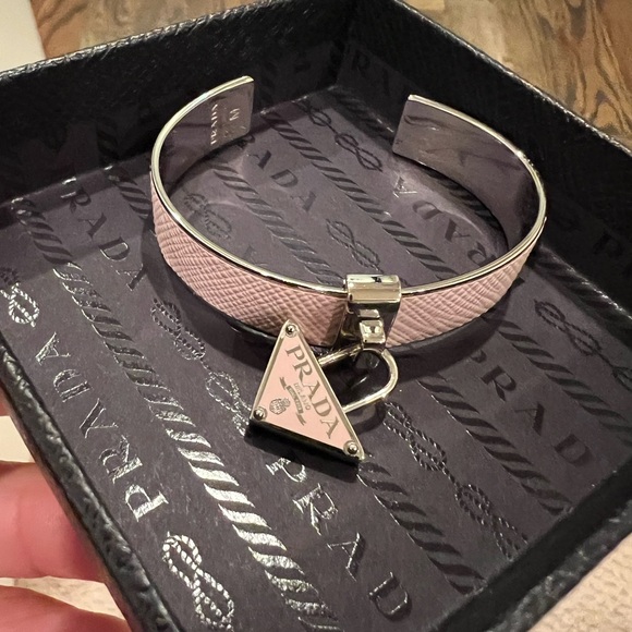 Pink Prada bracelet never been worn - Picture 1 of 3